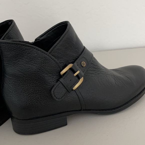 Naturalizer 10 Wide Ankle Boot W/Side Zipper - Picture 3 of 13